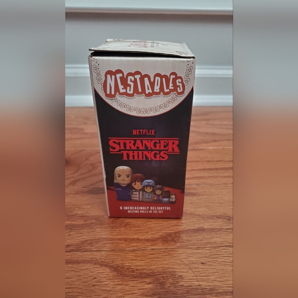 2022 Stranger Things Nestables Wooden Nesting Dolls (6 Dolls in 1). - Picture 6 of 15
